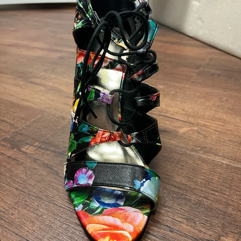 Madden Girl Raceyyy Floral Lace Up Heels With Zipper Back Size 10